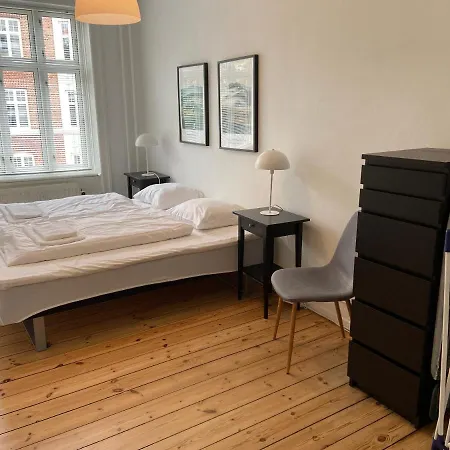 Bright 2-bedroom In Elegant Osterbro Appartement Copenhague
