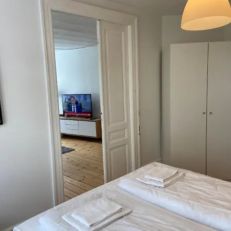 Bright 2-bedroom In Elegant Osterbro アパート
